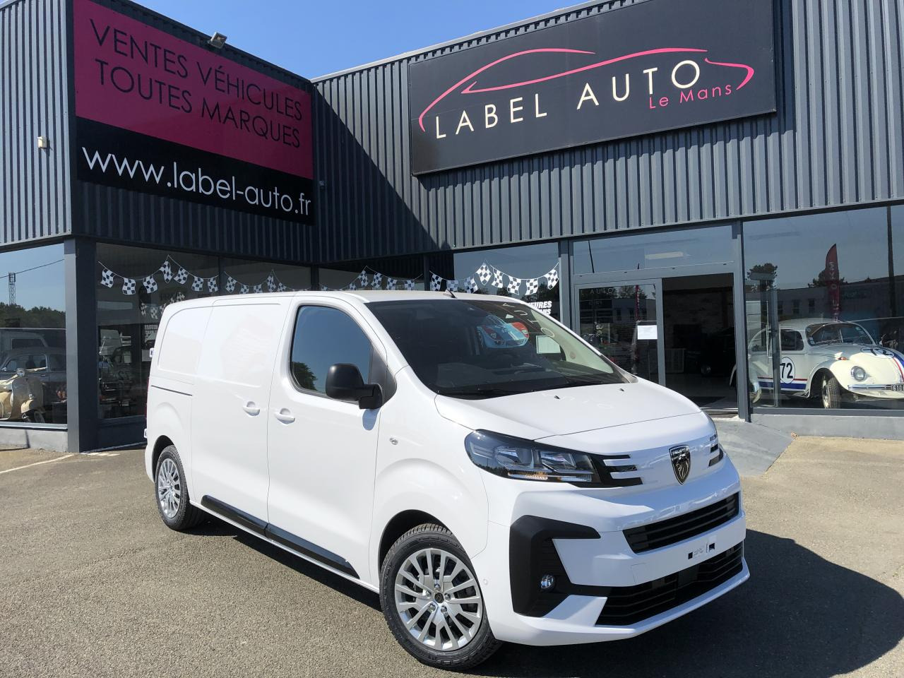 PEUGEOT Expert M 2.0 BlueHDi - 145 S&S - BV EAT8  III FOURGON Fourgon PHASE 2 - Fourgon utilitaire: photos 1 PEUGEOT Expert M 2.0 BlueHDi - 145 S&S - BV EAT8  III FOURGON Fourgon PHASE 2 - Fourgon utilitaire: photos 1