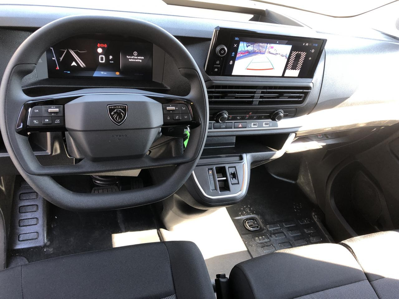 PEUGEOT Expert M 2.0 BlueHDi - 145 S&S - BV EAT8  III FOURGON Fourgon PHASE 2 - Fourgon utilitaire: photos 4 PEUGEOT Expert M 2.0 BlueHDi - 145 S&S - BV EAT8  III FOURGON Fourgon PHASE 2 - Fourgon utilitaire: photos 4