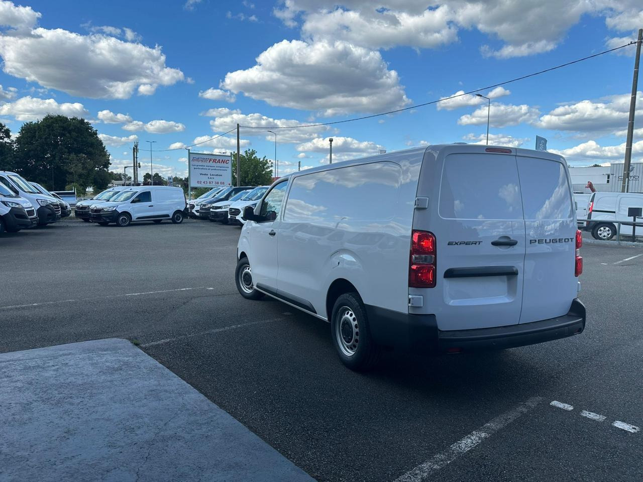 PEUGEOT Expert XL 2.0 BlueHDi 145CH - Fourgon utilitaire: photos 3 PEUGEOT Expert XL 2.0 BlueHDi 145CH - Fourgon utilitaire: photos 3