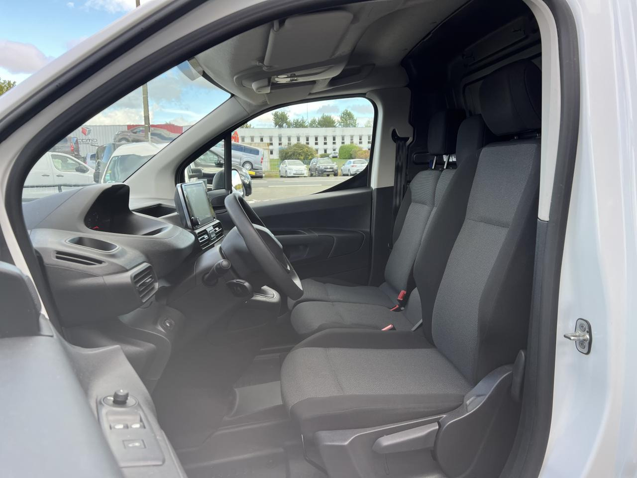 PEUGEOT PARTNER M 650KG 1.5 HDI 100CH ASPHALT 3 PLACES - Fourgon utilitaire: photos 5 PEUGEOT PARTNER M 650KG 1.5 HDI 100CH ASPHALT 3 PLACES - Fourgon utilitaire: photos 5