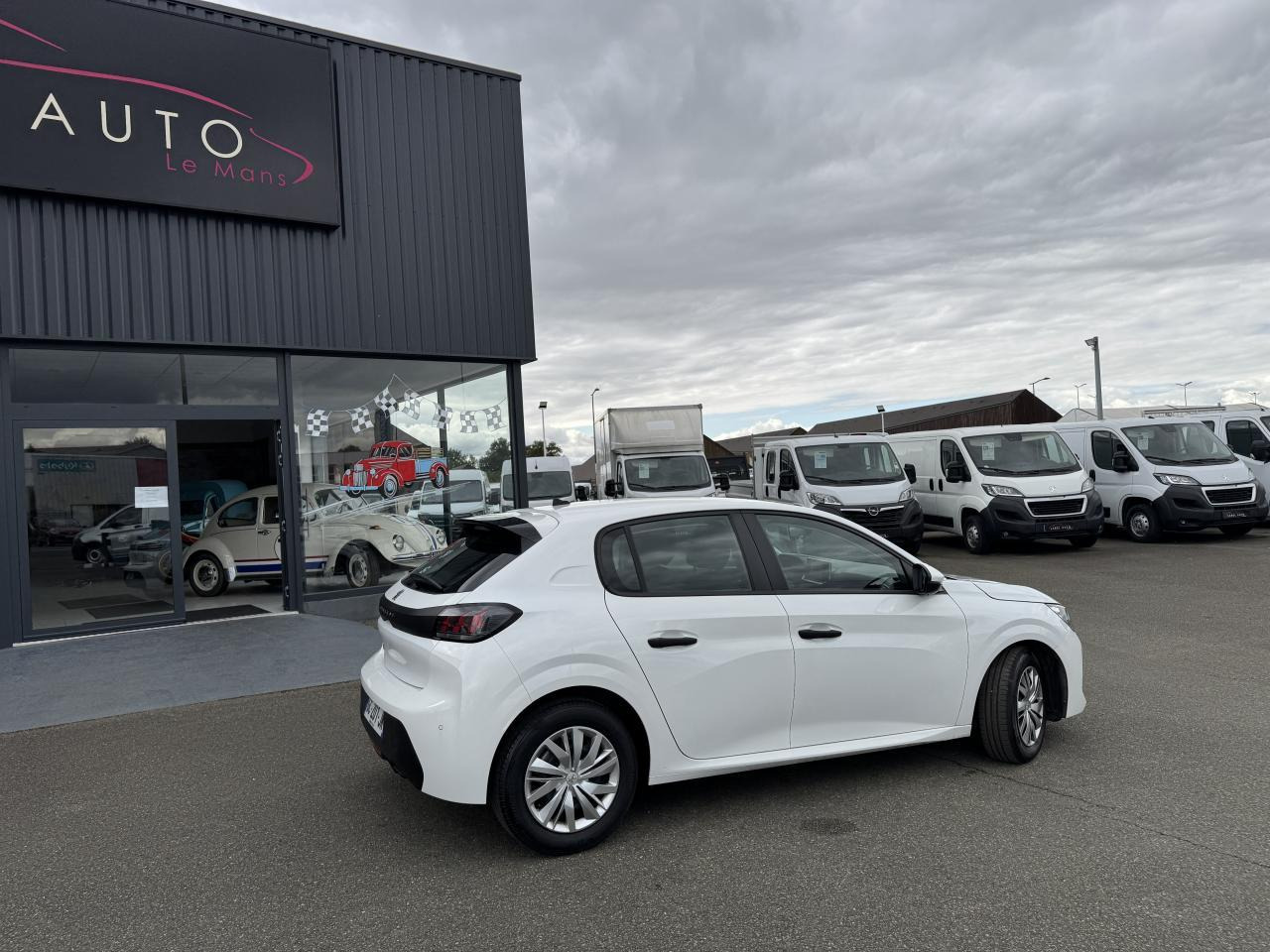 Peugeot 208 SOCIETE 1.5 BLUEHDI 100 PREMIUM PACK 2 PLACES - Voiture: photos 5 Peugeot 208 SOCIETE 1.5 BLUEHDI 100 PREMIUM PACK 2 PLACES - Voiture: photos 5