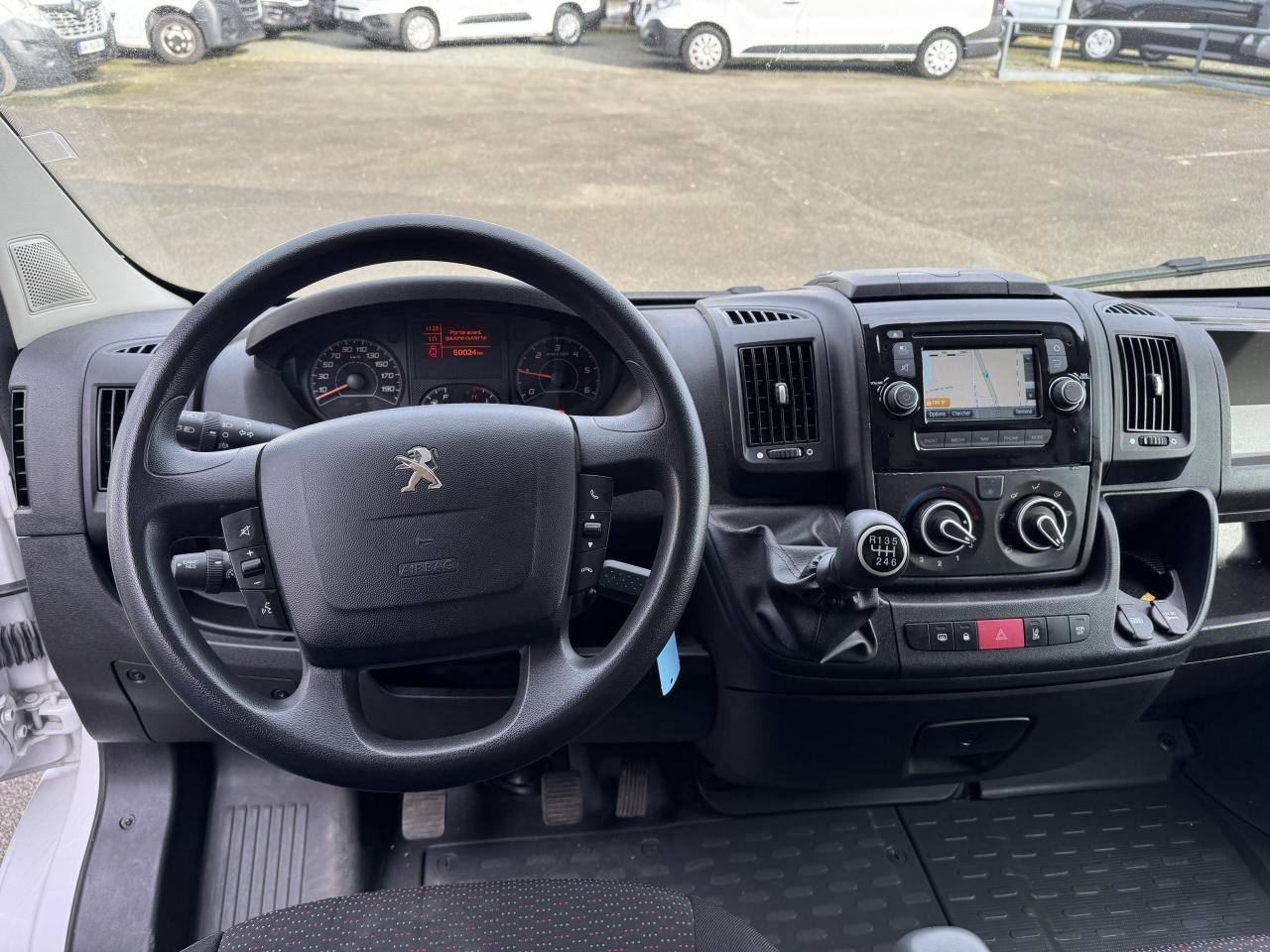Peugeot Boxer 330 L1H1 2.2 BLUEHDI S&S 140CH ASPHALT - Fourgon utilitaire: photos 3 Peugeot Boxer 330 L1H1 2.2 BLUEHDI S&S 140CH ASPHALT - Fourgon utilitaire: photos 3