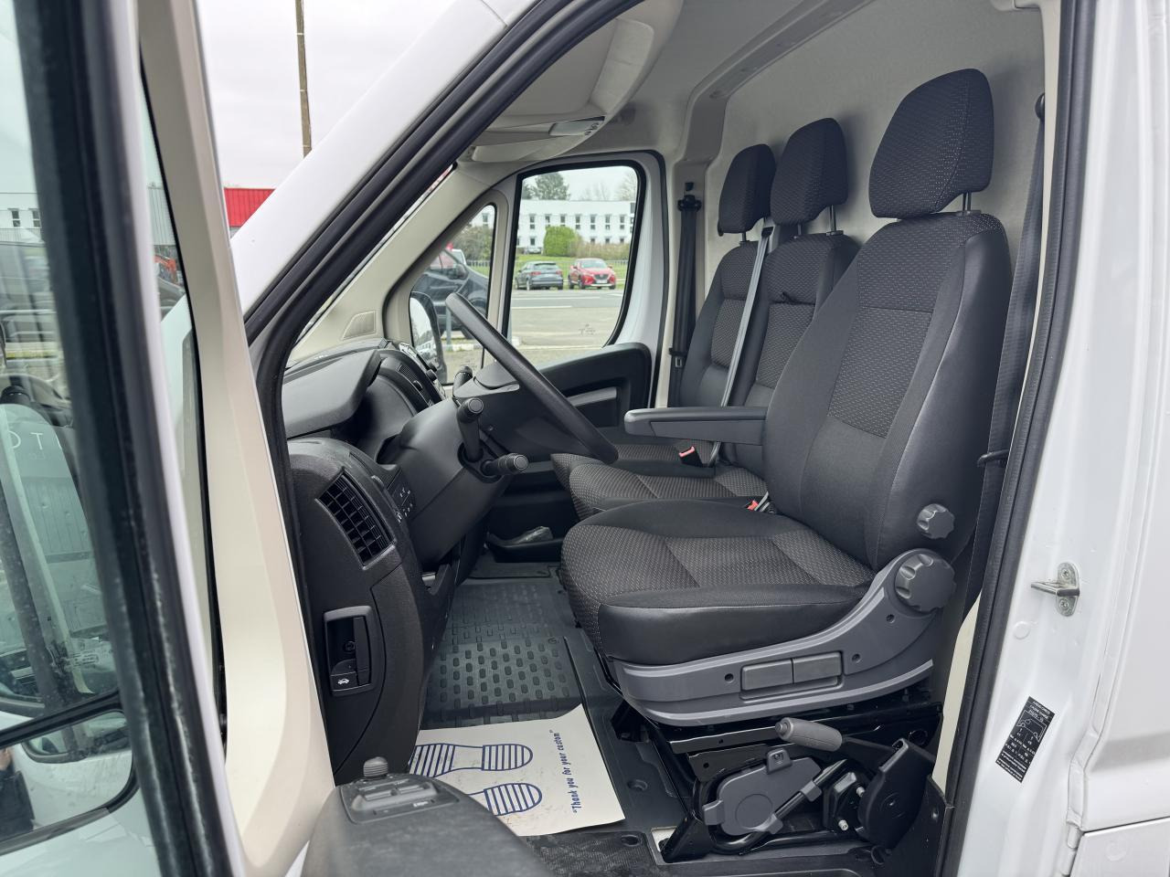 Peugeot Boxer 333 L1H1 2.2 BLUEHDI S&S 140CH ASPHALT - Fourgon utilitaire: photos 4 Peugeot Boxer 333 L1H1 2.2 BLUEHDI S&S 140CH ASPHALT - Fourgon utilitaire: photos 4