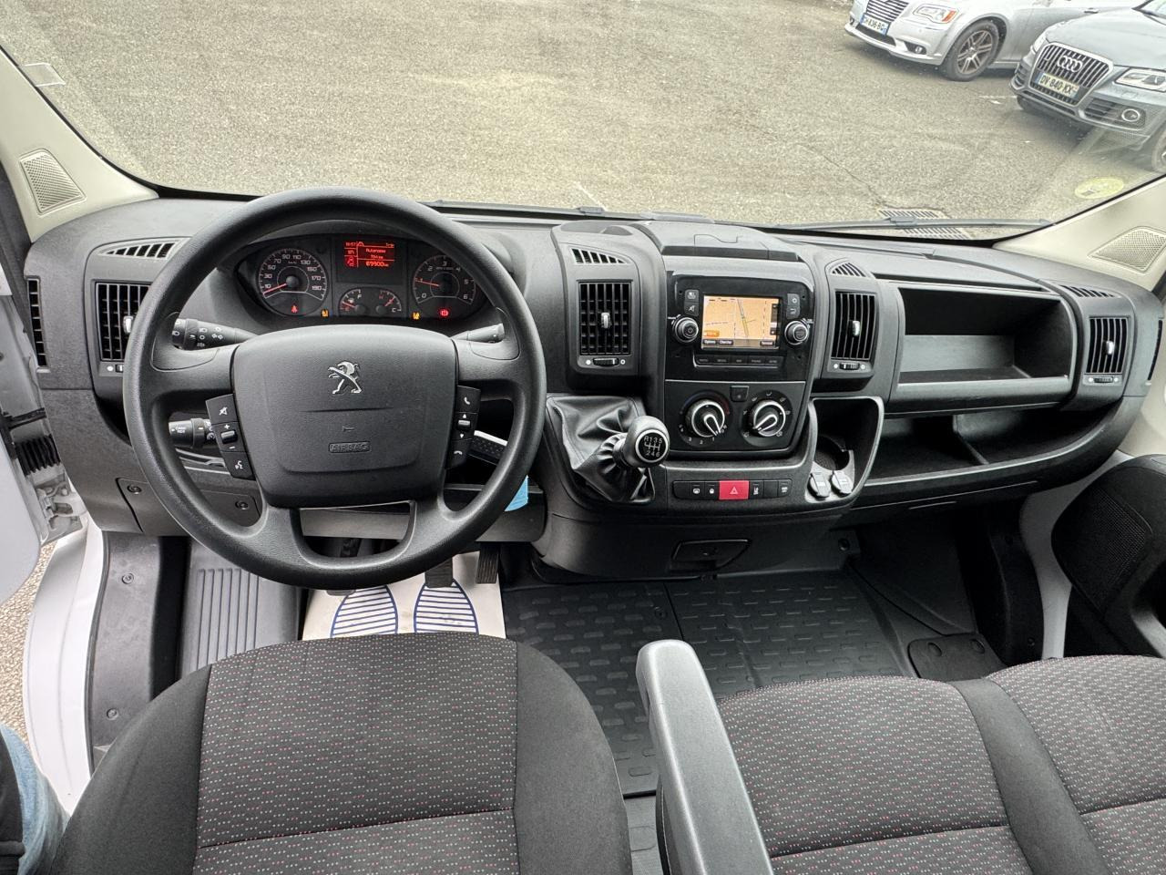 Peugeot Boxer 333 L1H1 2.2 BLUEHDI S&S 140CH ASPHALT - Fourgon utilitaire: photos 3 Peugeot Boxer 333 L1H1 2.2 BLUEHDI S&S 140CH ASPHALT - Fourgon utilitaire: photos 3