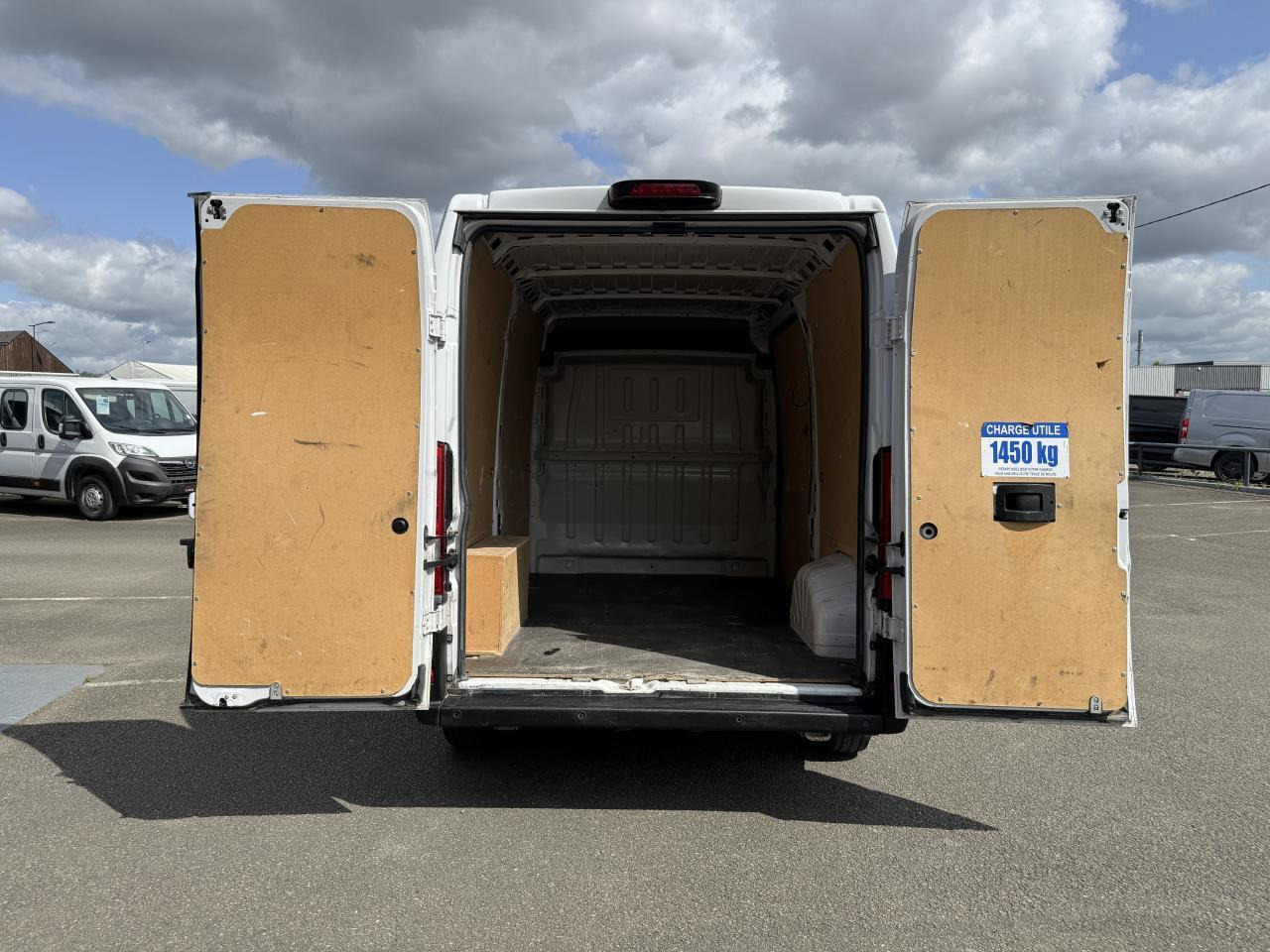 Peugeot Boxer 333 L2H2 2.2 BLUEHDI S&S 140CH ASPHALT - Fourgon utilitaire: photos 2 Peugeot Boxer 333 L2H2 2.2 BLUEHDI S&S 140CH ASPHALT - Fourgon utilitaire: photos 2