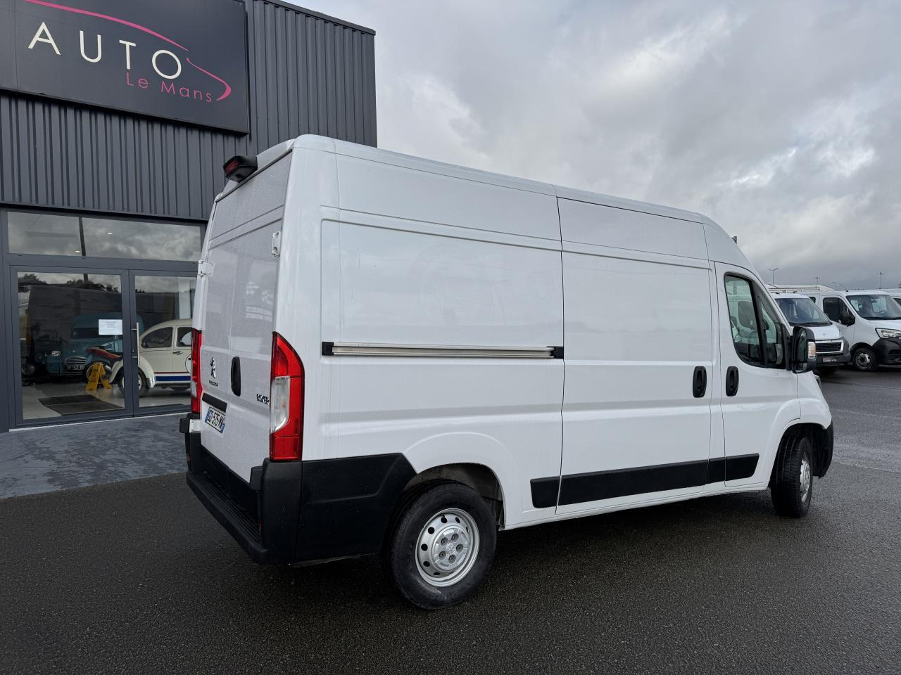 Peugeot Boxer 333 L2H2 2.2 BLUEHDI S&S 140CH ASPHALT - Fourgon utilitaire: photos 5 Peugeot Boxer 333 L2H2 2.2 BLUEHDI S&S 140CH ASPHALT - Fourgon utilitaire: photos 5