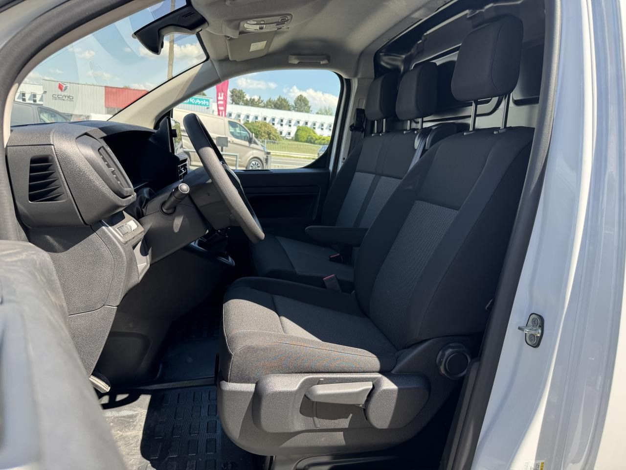Peugeot Expert XL 2.0 BlueHDi - 145 III FOURGON Fourgon PHASE 2 - Fourgon utilitaire: photos 5 Peugeot Expert XL 2.0 BlueHDi - 145 III FOURGON Fourgon PHASE 2 - Fourgon utilitaire: photos 5