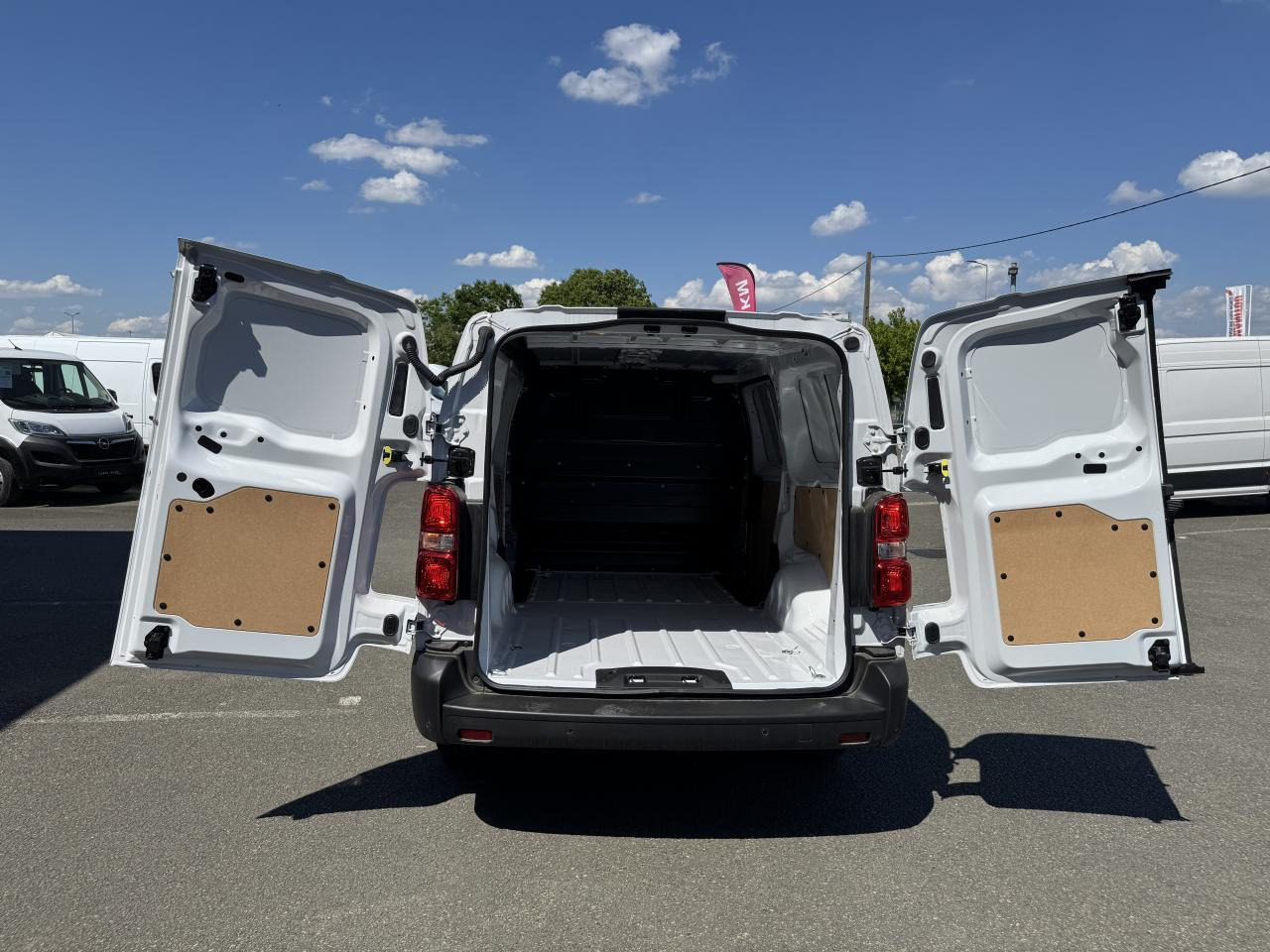 Peugeot Expert XL 2.0 BlueHDi - 145 III FOURGON Fourgon PHASE 2 - Fourgon utilitaire: photos 3 Peugeot Expert XL 2.0 BlueHDi - 145 III FOURGON Fourgon PHASE 2 - Fourgon utilitaire: photos 3