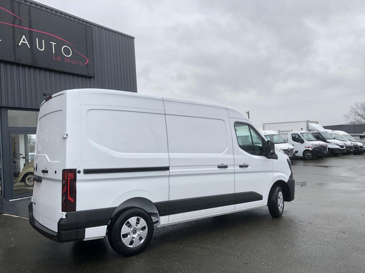 Fourgon utilitaire RENAULT MASTER EXTRA 3T5 L2H2 2.0 BLUE DCI 150 CH TRACTION: photos 7 Fourgon utilitaire RENAULT MASTER EXTRA 3T5 L2H2 2.0 BLUE DCI 150 CH TRACTION: photos 7