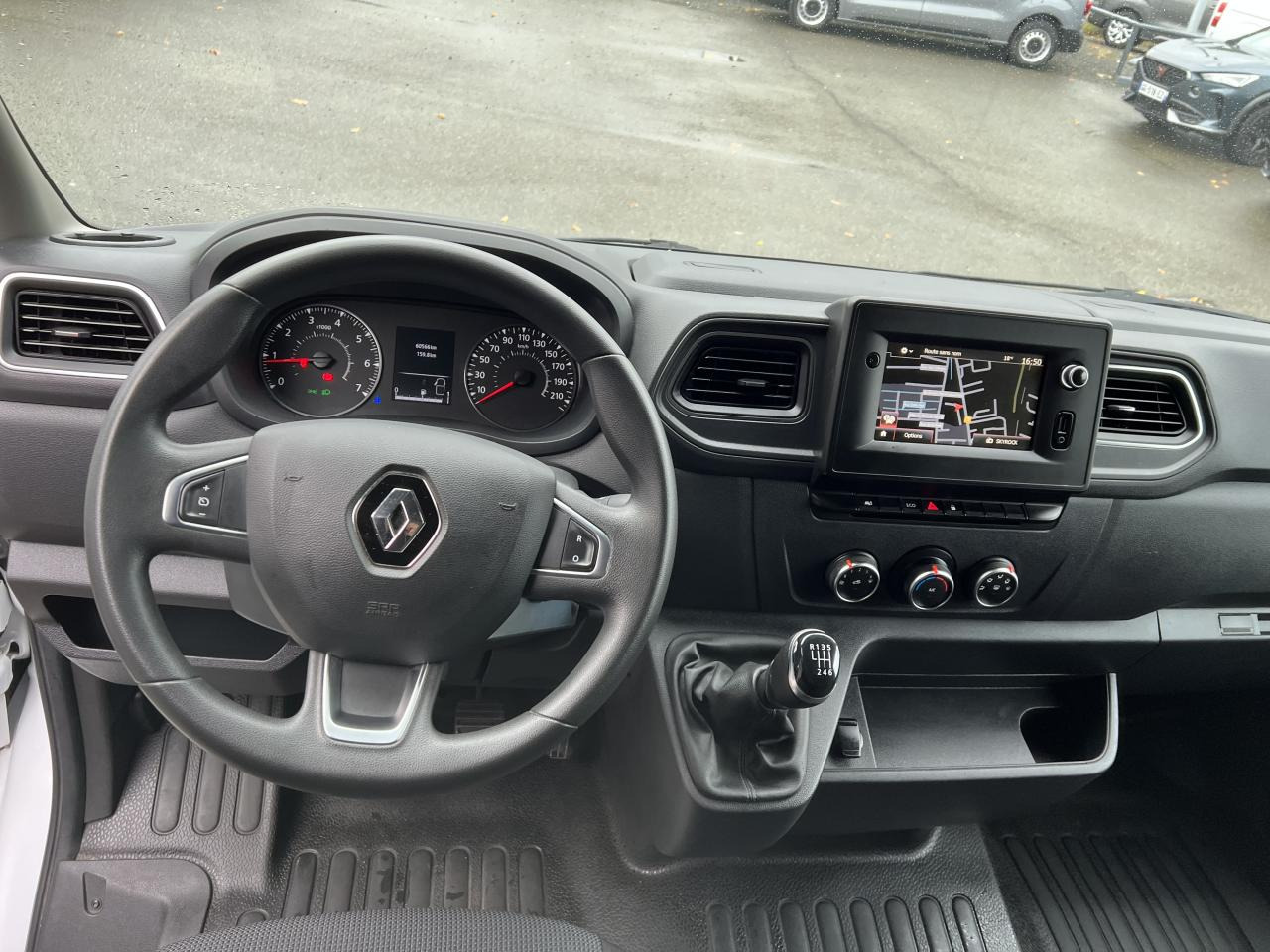 RENAULT Master Grand Confort F3300 L2H2 2.3 dCi - 135 III FOURGON Fourgon L2H2 Traction PHASE 3 - Fourgon utilitaire: photos 4 RENAULT Master Grand Confort F3300 L2H2 2.3 dCi - 135 III FOURGON Fourgon L2H2 Traction PHASE 3 - Fourgon utilitaire: photos 4