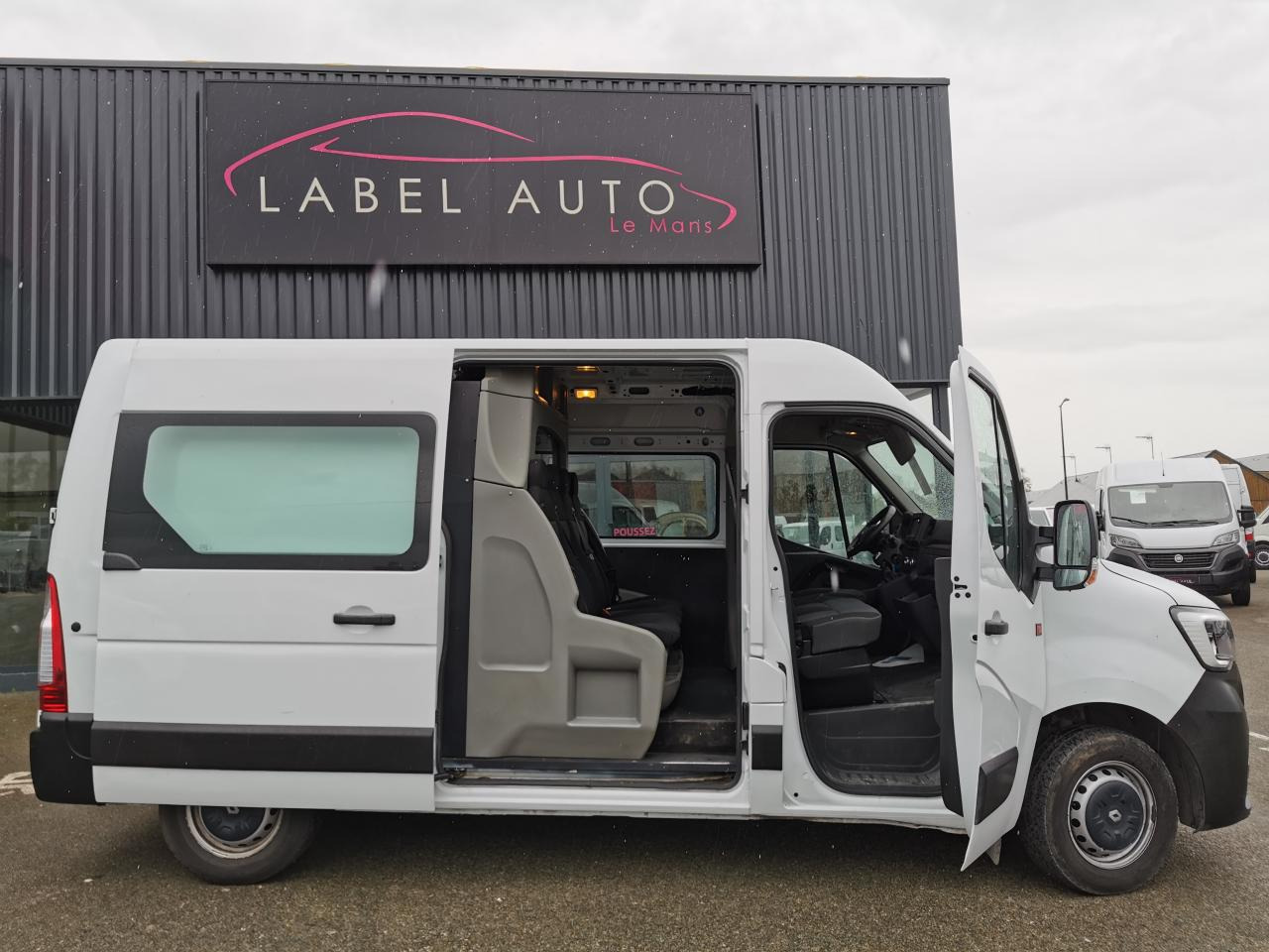 RENAULT Master Grand Confort F3500 L2H2 2.3 Blue dCi - 150 Euro 6e III CABINE APPROFONDIE Cabine approfondi - Fourgon utilitaire: photos 3 RENAULT Master Grand Confort F3500 L2H2 2.3 Blue dCi - 150 Euro 6e III CABINE APPROFONDIE Cabine approfondi - Fourgon utilitaire: photos 3