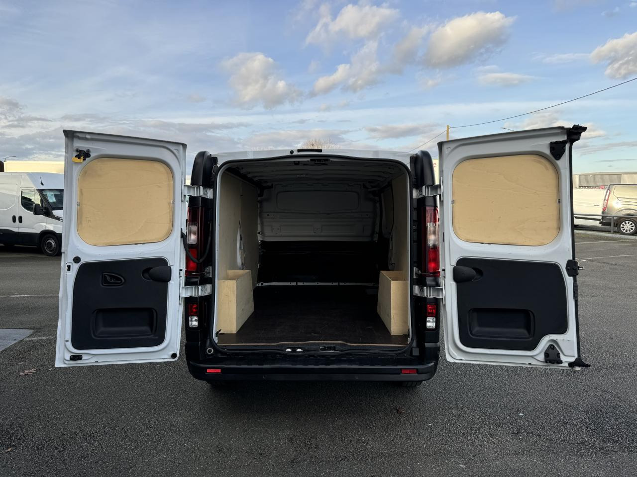 RENAULT TRAFIC L2H1 2.0 DCI 130CH GRAND CONFORT - Fourgon utilitaire: photos 3 RENAULT TRAFIC L2H1 2.0 DCI 130CH GRAND CONFORT - Fourgon utilitaire: photos 3