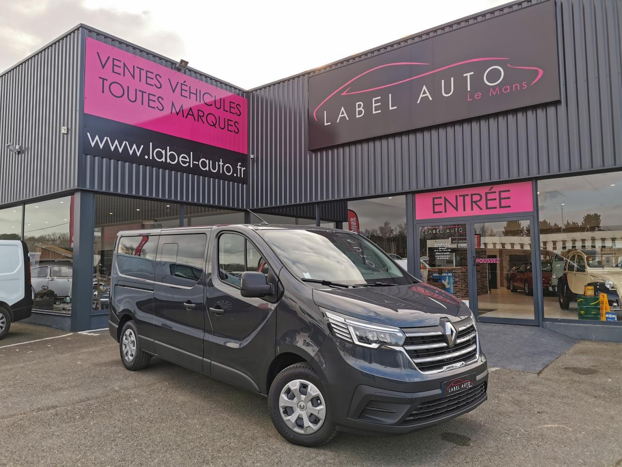 RENAULT Trafic L2 2.0 Energy dCi - 150 - S&S - BVA - 25 III COMBI Combi Grand Evolution L2H1 PHASE 3 - Transport de personnes: photos 1 RENAULT Trafic L2 2.0 Energy dCi - 150 - S&S - BVA - 25 III COMBI Combi Grand Evolution L2H1 PHASE 3 - Transport de personnes: photos 1