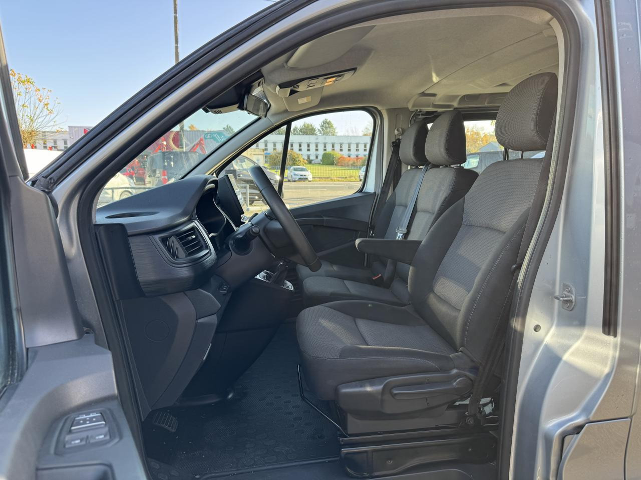 RENAULT Trafic L2 2.0 Energy dCi - 150 - S&S III COMBI Combi Zen L2H1 PHASE 3 - Utilitaire double cabine: photos 5 RENAULT Trafic L2 2.0 Energy dCi - 150 - S&S III COMBI Combi Zen L2H1 PHASE 3 - Utilitaire double cabine: photos 5