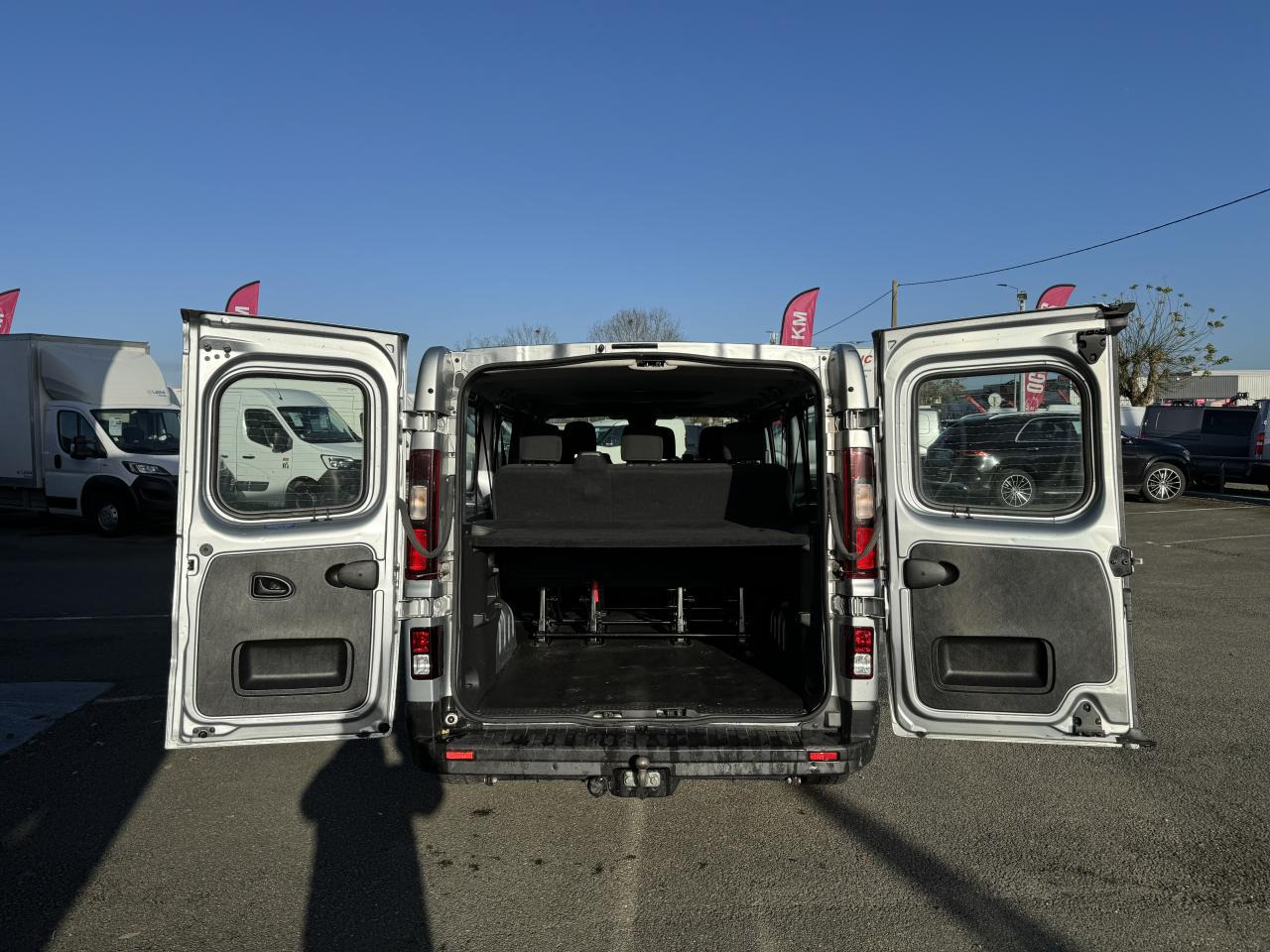 RENAULT Trafic L2 2.0 Energy dCi - 150 - S&S III COMBI Combi Zen L2H1 PHASE 3 - Utilitaire double cabine: photos 4 RENAULT Trafic L2 2.0 Energy dCi - 150 - S&S III COMBI Combi Zen L2H1 PHASE 3 - Utilitaire double cabine: photos 4