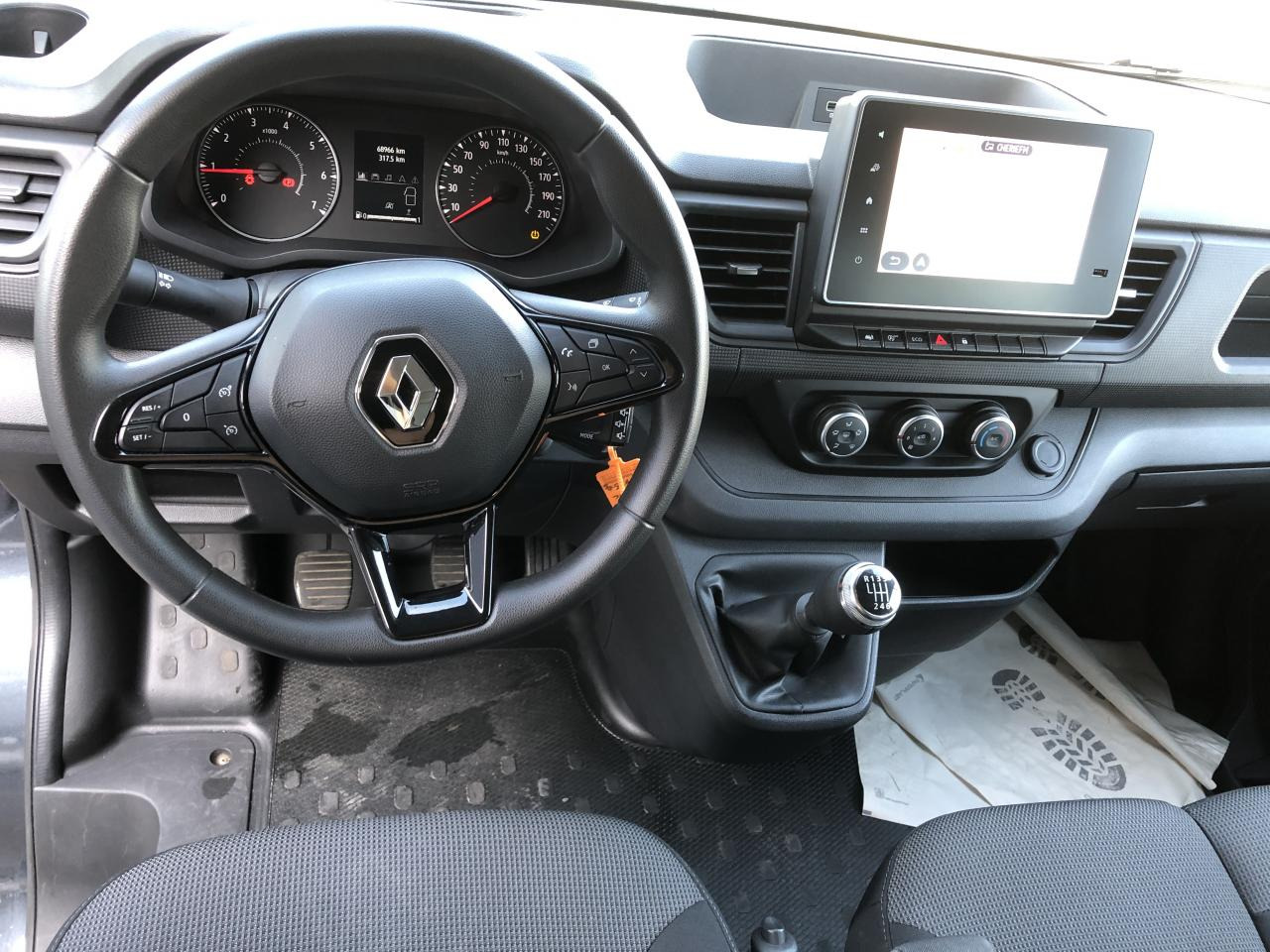 RENAULT Trafic L2 2.0 Energy dCi - 150 - S&S III COMBI Combi Zen L2H1 PHASE 3 - Transport de personnes: photos 3 RENAULT Trafic L2 2.0 Energy dCi - 150 - S&S III COMBI Combi Zen L2H1 PHASE 3 - Transport de personnes: photos 3