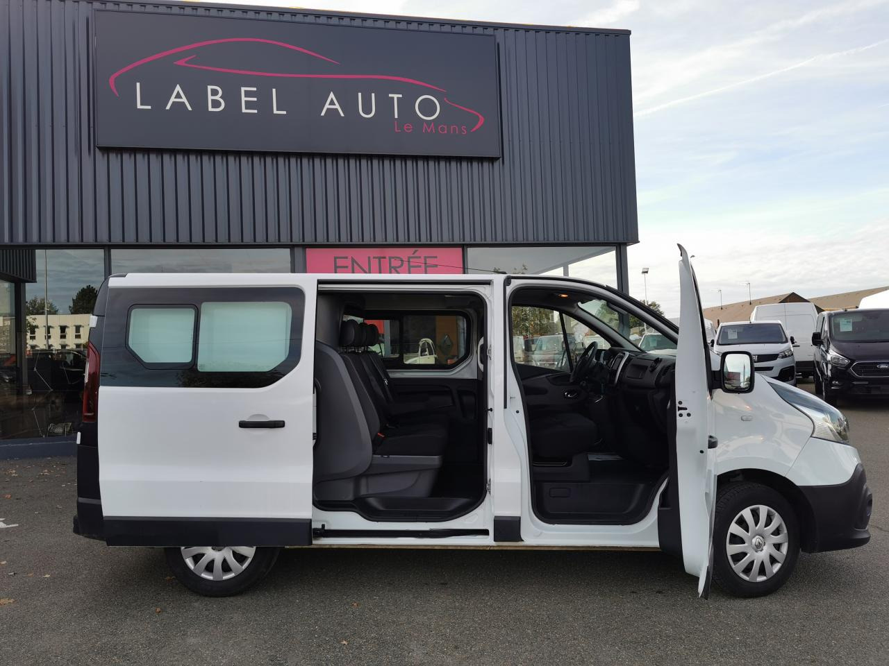 RENAULT Trafic L2H1 2.0 dCi 120ch CABINE APPROFONDIE Confort 6 places - Fourgon utilitaire: photos 3 RENAULT Trafic L2H1 2.0 dCi 120ch CABINE APPROFONDIE Confort 6 places - Fourgon utilitaire: photos 3