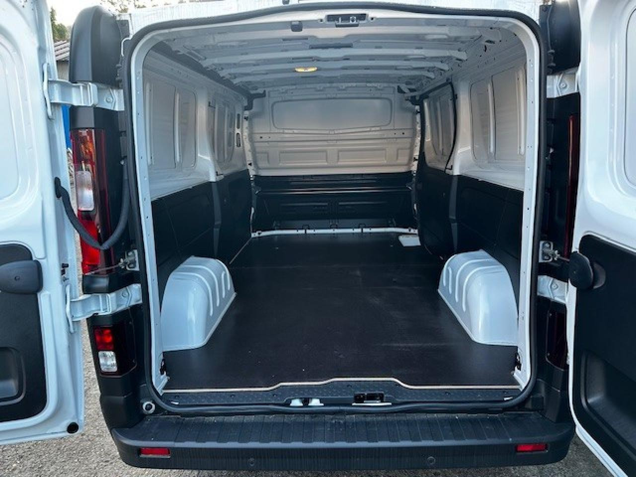 RENAULT Trafic L2H1 3000 Kg 2.0 Blue dCi - 130 2024  III FOURGON Fourgon Advance L2H1 PHASE 3 - Fourgon utilitaire: photos 3 RENAULT Trafic L2H1 3000 Kg 2.0 Blue dCi - 130 2024  III FOURGON Fourgon Advance L2H1 PHASE 3 - Fourgon utilitaire: photos 3