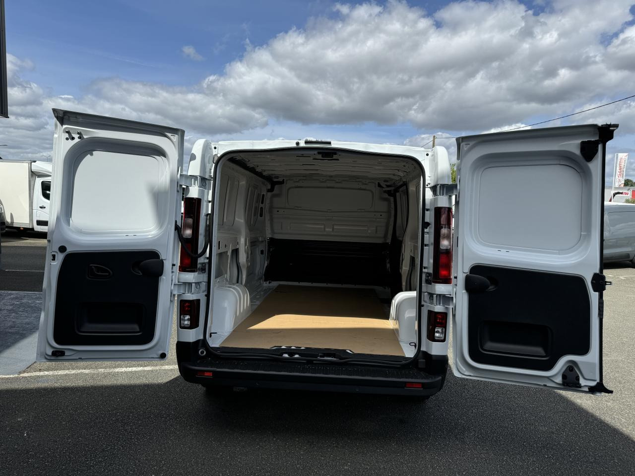 RENAULT Trafic L2H1 3000 Kg 2.0 Blue dCi - 170 2024  III FOURGON Fourgon Advance L2H1 PHASE 3 - Fourgon utilitaire: photos 4 RENAULT Trafic L2H1 3000 Kg 2.0 Blue dCi - 170 2024  III FOURGON Fourgon Advance L2H1 PHASE 3 - Fourgon utilitaire: photos 4