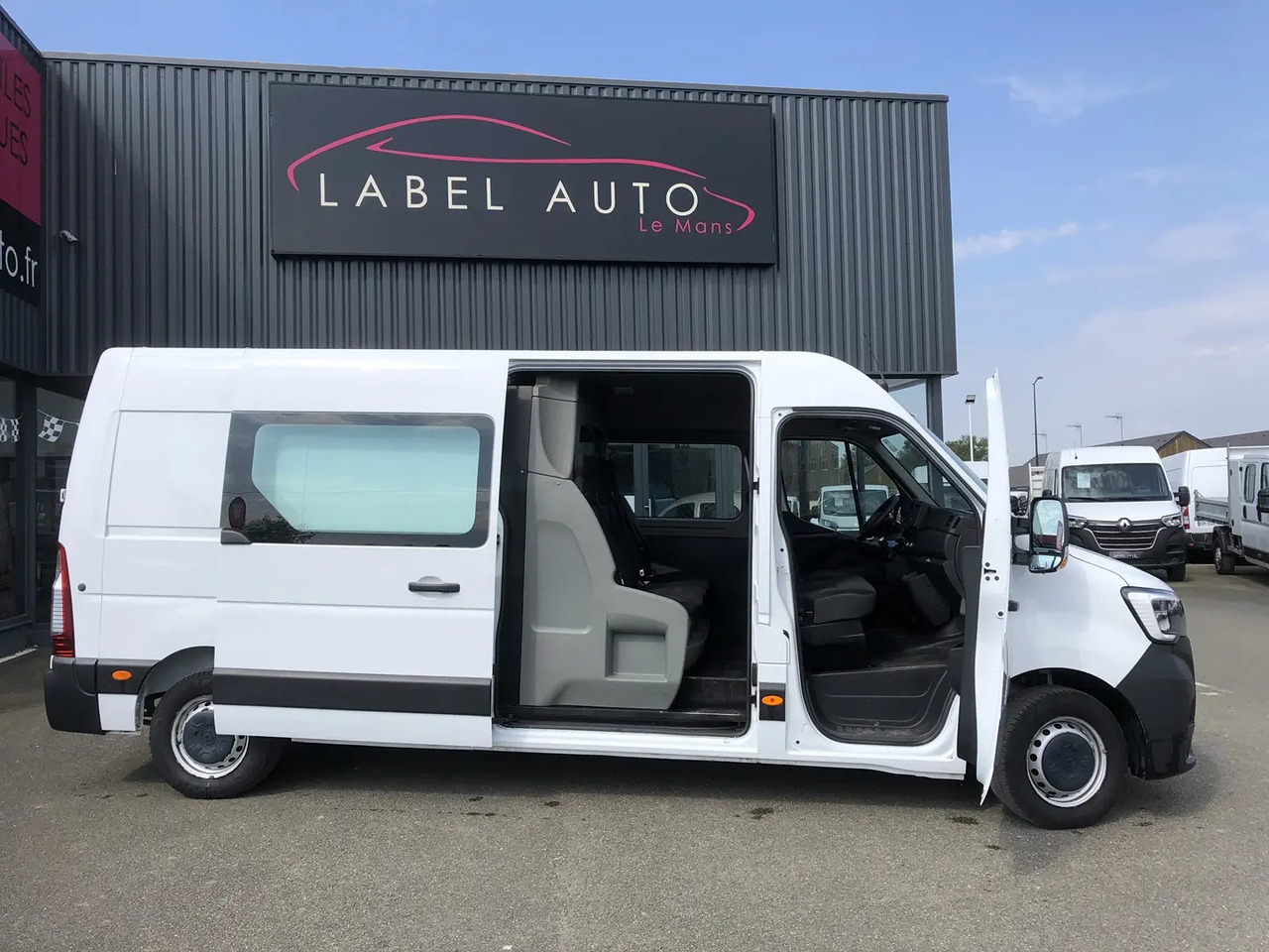 Renault Master F3300 L2H2 2.3 DCI 135CH CABINE APPROFONDIE CONFORT EURO6 - Utilitaire double cabine: photos 1 Renault Master F3300 L2H2 2.3 DCI 135CH CABINE APPROFONDIE CONFORT EURO6 - Utilitaire double cabine: photos 1