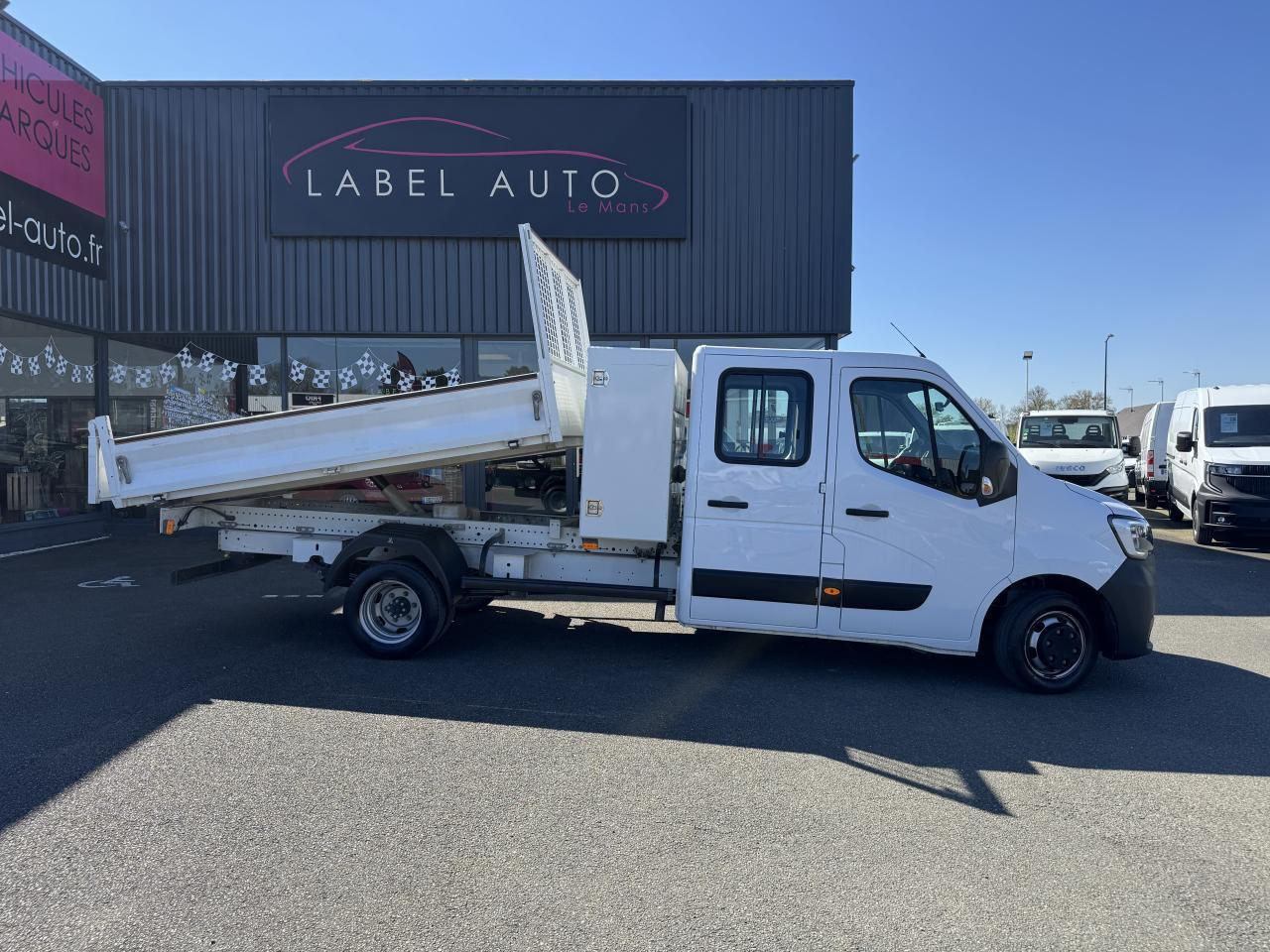 Renault Master RENAULT 3T5 BENNE + COFFRE RJ DOUBLE CABINE 6 PL 2.3 DCI 130 CH CONFORT + GPS + REGUL + CLIM - Utilitaire benne: photos 1 Renault Master RENAULT 3T5 BENNE + COFFRE RJ DOUBLE CABINE 6 PL 2.3 DCI 130 CH CONFORT + GPS + REGUL + CLIM - Utilitaire benne: photos 1
