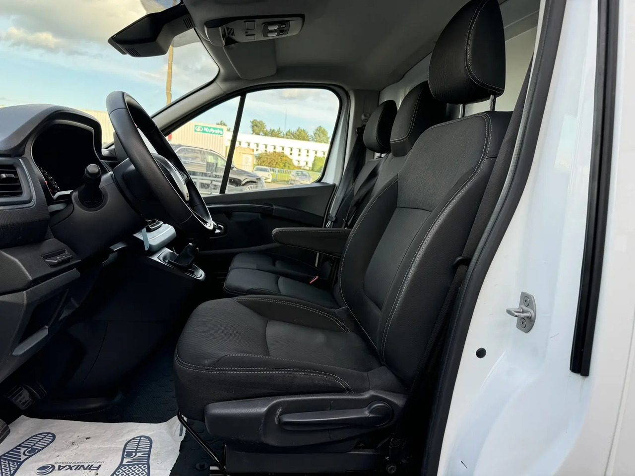 Renault Trafic L2H1 3T 2.0 BLUE DCI 130CH GRAND CONFORT - Fourgon utilitaire: photos 5 Renault Trafic L2H1 3T 2.0 BLUE DCI 130CH GRAND CONFORT - Fourgon utilitaire: photos 5