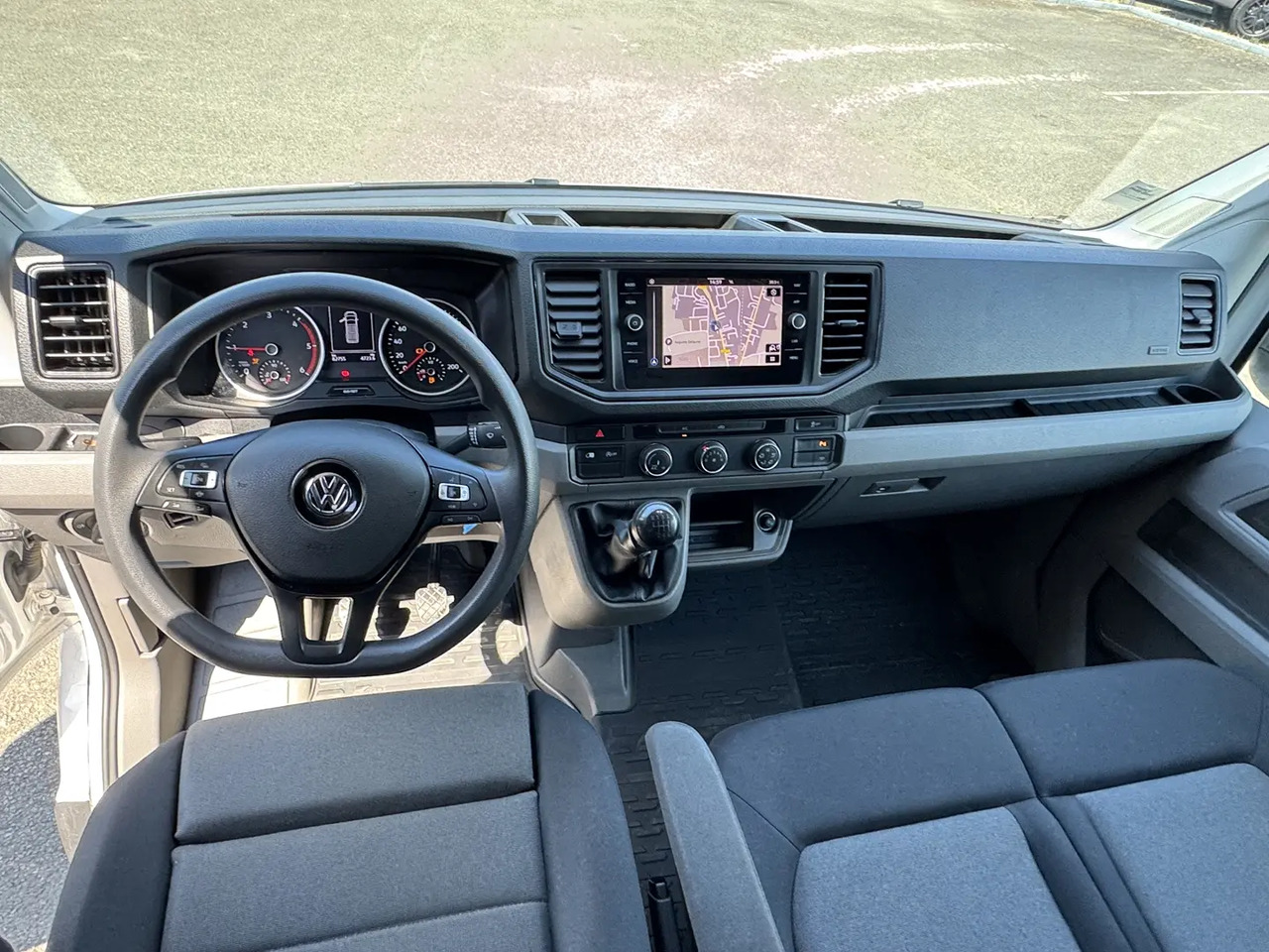 Volkswagen Crafter 35 L3H3 2.0 TDI 140CH BUSINESS LINE TRACTION - Fourgon utilitaire: photos 3 Volkswagen Crafter 35 L3H3 2.0 TDI 140CH BUSINESS LINE TRACTION - Fourgon utilitaire: photos 3