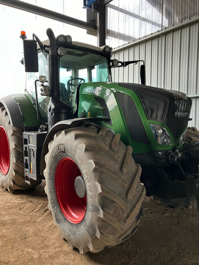 Fendt 826 S4 - Tracteur agricole: photos 1 Fendt 826 S4 - Tracteur agricole: photos 1
