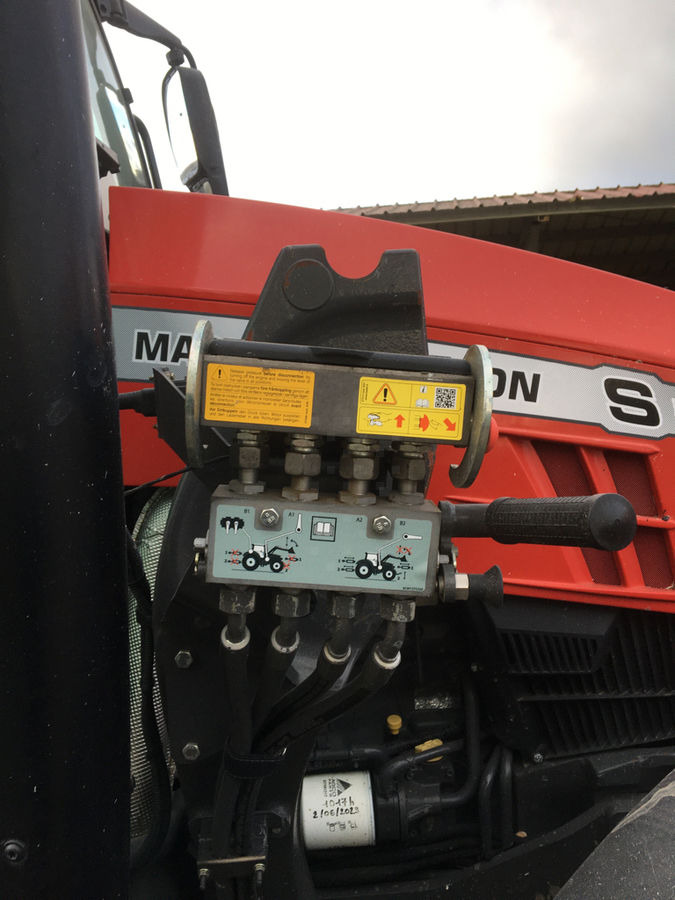 Massey Ferguson 5713S DYNA-6 EFFICIENT - Tracteur agricole: photos 3 Massey Ferguson 5713S DYNA-6 EFFICIENT - Tracteur agricole: photos 3