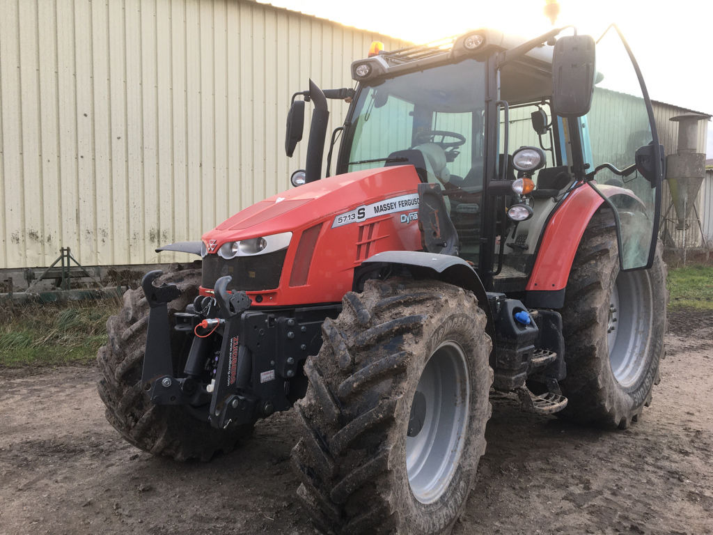 Massey Ferguson 5713S DYNA-6 EFFICIENT - Tracteur agricole: photos 1 Massey Ferguson 5713S DYNA-6 EFFICIENT - Tracteur agricole: photos 1