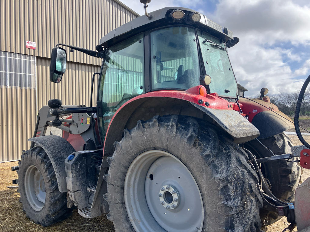 Massey Ferguson 6713S DYNA-6 ESSENTIAL - Tracteur agricole: photos 5 Massey Ferguson 6713S DYNA-6 ESSENTIAL - Tracteur agricole: photos 5