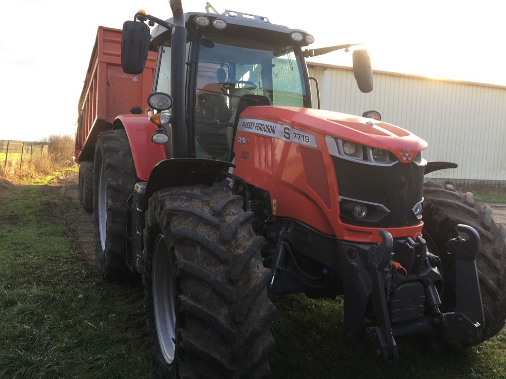 Massey Ferguson 7719S DYNA-VT EXCLUSIVE - Tracteur agricole: photos 2 Massey Ferguson 7719S DYNA-VT EXCLUSIVE - Tracteur agricole: photos 2