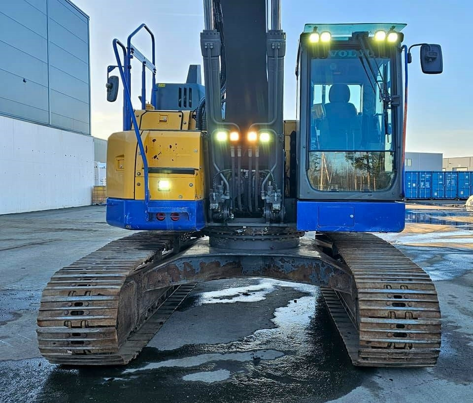 Pelle sur chenille Volvo ECR 235 EL: photos 10
