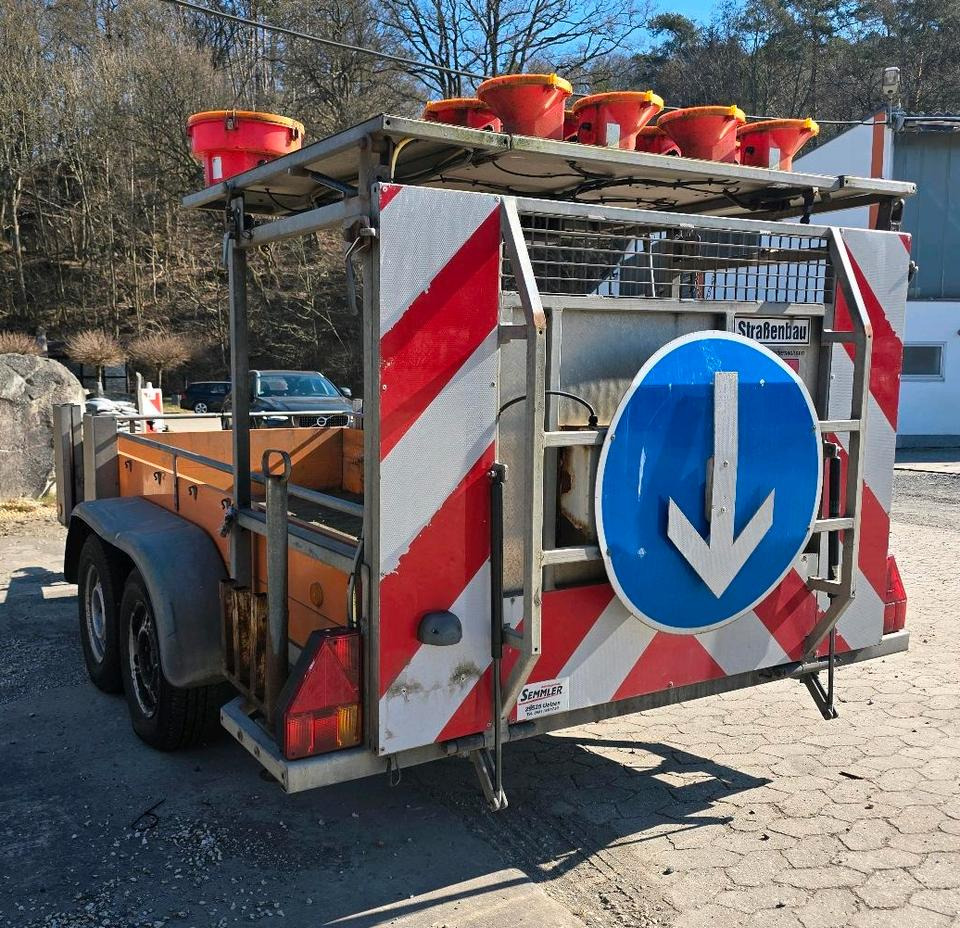 Horizont Tandem Absperrtafel VZ616 Fahrbare Verkehrsleittafel Verkehrssicherungsanhänger Verkehrsleitanhänger Sperrwand Verkehrssicherungsanhänger Nissen LP15 Blinkpfeilanlage Blinkpfeil Anhänger - Matériel de chantier, Remorque: photos 4 Horizont Tandem Absperrtafel VZ616 Fahrbare Verkehrsleittafel Verkehrssicherungsanhänger Verkehrsleitanhänger Sperrwand Verkehrssicherungsanhänger Nissen LP15 Blinkpfeilanlage Blinkpfeil Anhänger - Matériel de chantier, Remorque: photos 4