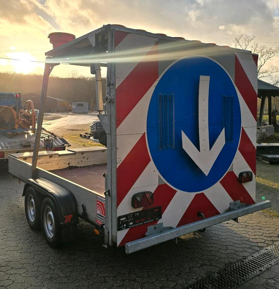 Horizont Trebbiner FA1 LRF 25.35 LED Absperrtafel Tandem Verkehrsleittafel FAT Verkehrssicherungsanhänger Nissen - Remorque: photos 2 Horizont Trebbiner FA1 LRF 25.35 LED Absperrtafel Tandem Verkehrsleittafel FAT Verkehrssicherungsanhänger Nissen - Remorque: photos 2