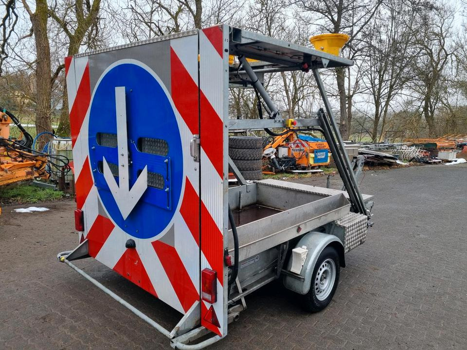 Mersch LED Absperrtafel 2017 Nissen Anlage Verkehrsleitanhänger Verkehrssicherungsanhänger Sperrwand Verkehrsleittafel Verkehrsleitanhänger - Remorque: photos 1 Mersch LED Absperrtafel 2017 Nissen Anlage Verkehrsleitanhänger Verkehrssicherungsanhänger Sperrwand Verkehrsleittafel Verkehrsleitanhänger - Remorque: photos 1