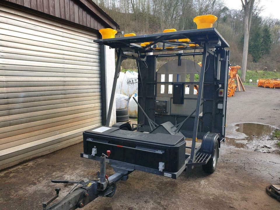Nissen Absperrtafel Sperrwand Verkehrleitanhänger VZ 616 unimog - Remorque: photos 2 Nissen Absperrtafel Sperrwand Verkehrleitanhänger VZ 616 unimog - Remorque: photos 2