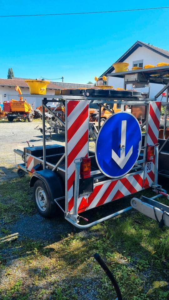 Nissen Absperrtafel VZ616 Sperrwand Verkehrsleittafel Verkehrsleitanhänger Verkehrssicherungsanhänger Leitanhänger Horizont Verkehrssicherung VLT VWT - Remorque: photos 3 Nissen Absperrtafel VZ616 Sperrwand Verkehrsleittafel Verkehrsleitanhänger Verkehrssicherungsanhänger Leitanhänger Horizont Verkehrssicherung VLT VWT - Remorque: photos 3