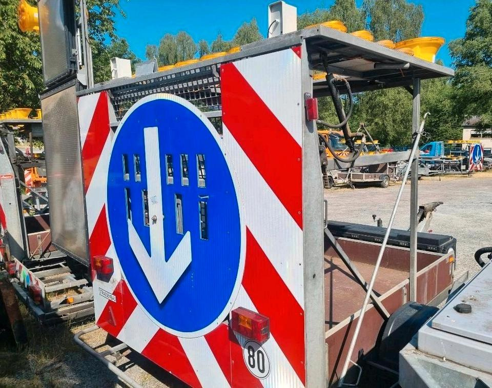 Nissen Absperrtafel VZ616 Verkehrssicherung Verkehrsleittafel Verkehrsleitanhänger Verkehrssicherungsanhänger AMD B3 Funkwarnmeldeanlage Trebbiner Mersch Autobahn - Remorque: photos 3 Nissen Absperrtafel VZ616 Verkehrssicherung Verkehrsleittafel Verkehrsleitanhänger Verkehrssicherungsanhänger AMD B3 Funkwarnmeldeanlage Trebbiner Mersch Autobahn - Remorque: photos 3
