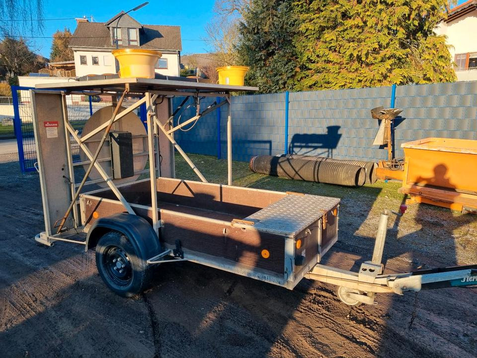 Nissen Absperrtafel nach RSA VZ 616 Verkehrsleittafel Verkehrsleitanhänger Verkehrssicherungsanhänger Absperrwand Sperrwand Horizont Trebbiner - Remorque: photos 2 Nissen Absperrtafel nach RSA VZ 616 Verkehrsleittafel Verkehrsleitanhänger Verkehrssicherungsanhänger Absperrwand Sperrwand Horizont Trebbiner - Remorque: photos 2