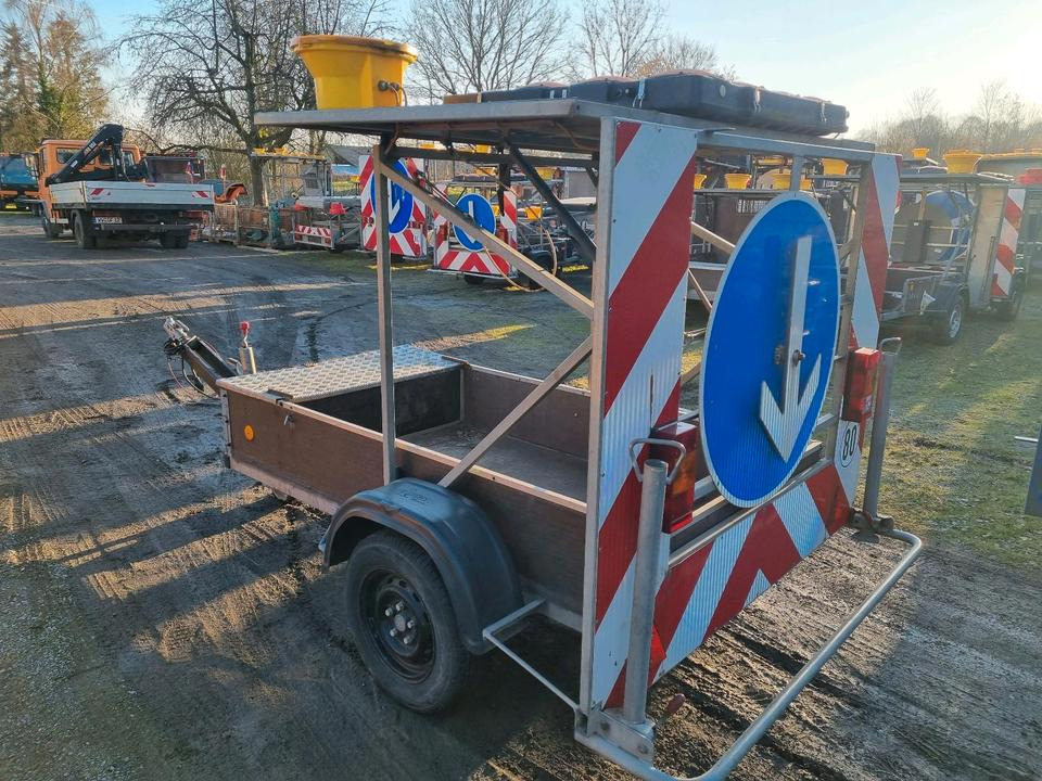Nissen Absperrtafel nach RSA VZ 616 Verkehrsleittafel Verkehrsleitanhänger Verkehrssicherungsanhänger Absperrwand Sperrwand Horizont Trebbiner - Remorque: photos 4 Nissen Absperrtafel nach RSA VZ 616 Verkehrsleittafel Verkehrsleitanhänger Verkehrssicherungsanhänger Absperrwand Sperrwand Horizont Trebbiner - Remorque: photos 4