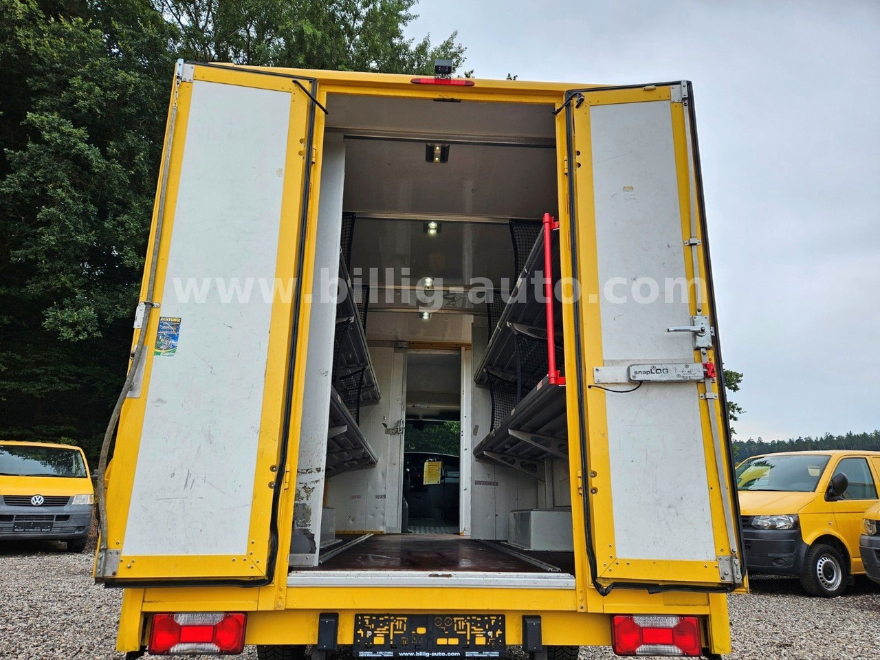 Iveco Daily 1.Hand*EU4* Regale Integralkoffer DHL POST - Camion magasin: photos 5 Iveco Daily 1.Hand*EU4* Regale Integralkoffer DHL POST - Camion magasin: photos 5