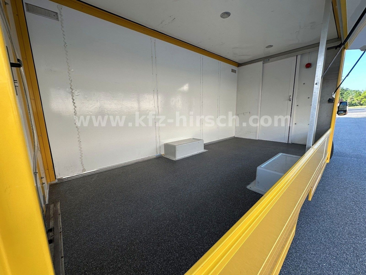 Iveco Daily Luftfederung Foodtruck Imbisswagen Verkauf - Camion magasin: photos 4 Iveco Daily Luftfederung Foodtruck Imbisswagen Verkauf - Camion magasin: photos 4