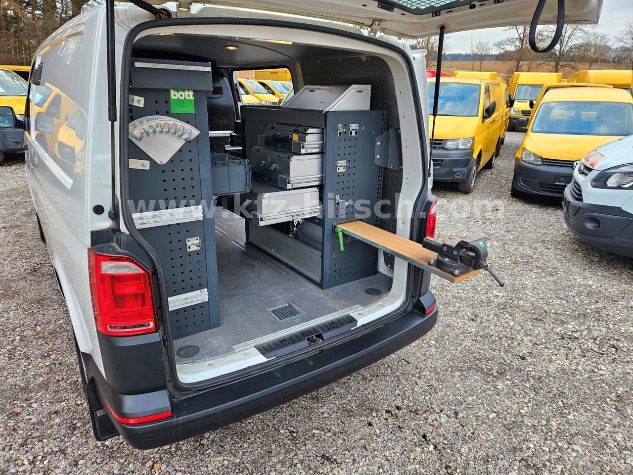 Volkswagen T6 Auto/ DSG Bott Sortimo Stdhzg Behindertenger. - Transport de personnes: photos 2 Volkswagen T6 Auto/ DSG Bott Sortimo Stdhzg Behindertenger. - Transport de personnes: photos 2