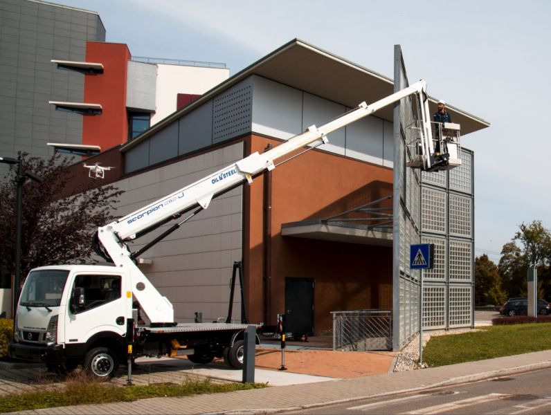 Oil&Steel Scorpion 2112J zamontowany na Nissan Cabstar - Camion avec nacelle: photos 2 Oil&Steel Scorpion 2112J zamontowany na Nissan Cabstar - Camion avec nacelle: photos 2