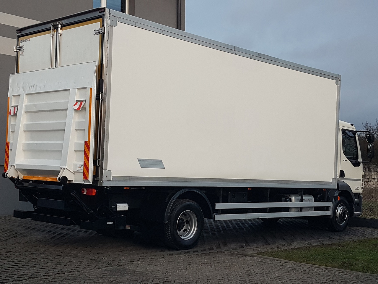 DAF LF230 16T WINDA CHŁODNIA 16EP 6,58x2,48x2,38 KLIMA IZOTERMA MROŹNIA - Camion frigorifique: photos 4 DAF LF230 16T WINDA CHŁODNIA 16EP 6,58x2,48x2,38 KLIMA IZOTERMA MROŹNIA - Camion frigorifique: photos 4