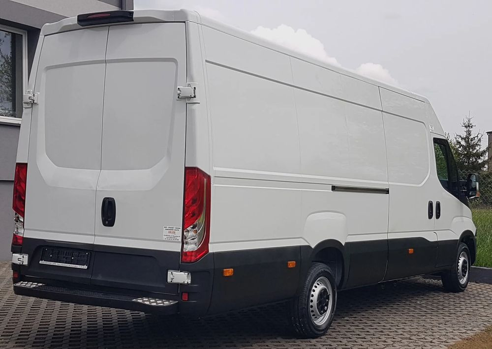 Iveco DAILY 35S15 3,0 MAXI DŁUGI WYSOKI KLIMATRONIK TEMPOMAT BLASZAK VAN - Fourgon utilitaire: photos 4 Iveco DAILY 35S15 3,0 MAXI DŁUGI WYSOKI KLIMATRONIK TEMPOMAT BLASZAK VAN - Fourgon utilitaire: photos 4