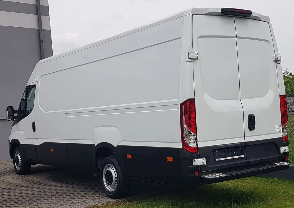 Iveco DAILY 35S15 3,0 MAXI DŁUGI WYSOKI KLIMATRONIK TEMPOMAT BLASZAK VAN - Fourgon utilitaire: photos 3 Iveco DAILY 35S15 3,0 MAXI DŁUGI WYSOKI KLIMATRONIK TEMPOMAT BLASZAK VAN - Fourgon utilitaire: photos 3