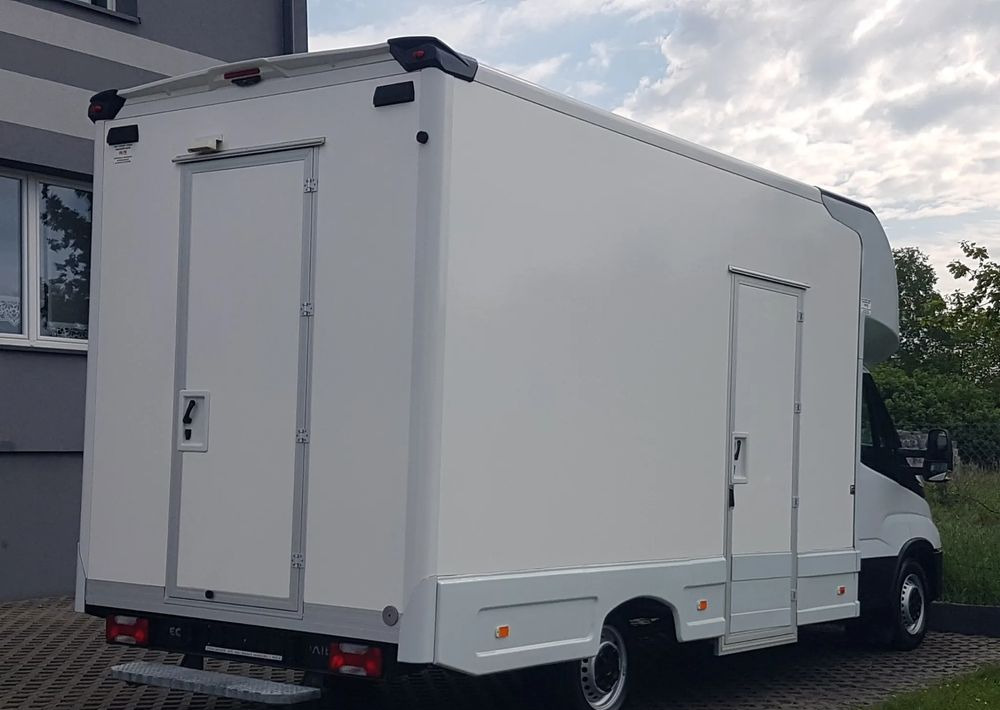 Iveco DAILY KONTENER NISKOPODŁOGOWY 4,43x2,23x2,42 SKLEP BAR FOODTRUCK KAMPER KLIMA - Fourgon grand volume: photos 4 Iveco DAILY KONTENER NISKOPODŁOGOWY 4,43x2,23x2,42 SKLEP BAR FOODTRUCK KAMPER KLIMA - Fourgon grand volume: photos 4