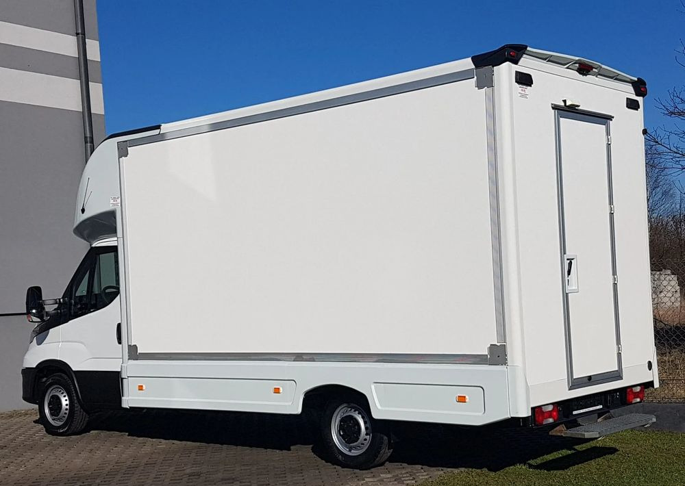 Iveco DAILY KONTENER NISKOPODŁOGOWY 4,43x2,23x2,42 SKLEP FOODTRUCK BAR KLIMA KONIOWÓZ KAMPER - Camion magasin: photos 3 Iveco DAILY KONTENER NISKOPODŁOGOWY 4,43x2,23x2,42 SKLEP FOODTRUCK BAR KLIMA KONIOWÓZ KAMPER - Camion magasin: photos 3